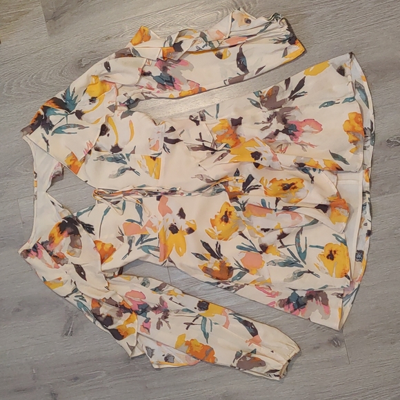 BCBGMaxAzria Dresses & Skirts - BCBG Dress l Size 2 l Floral Mini l Gorgeous